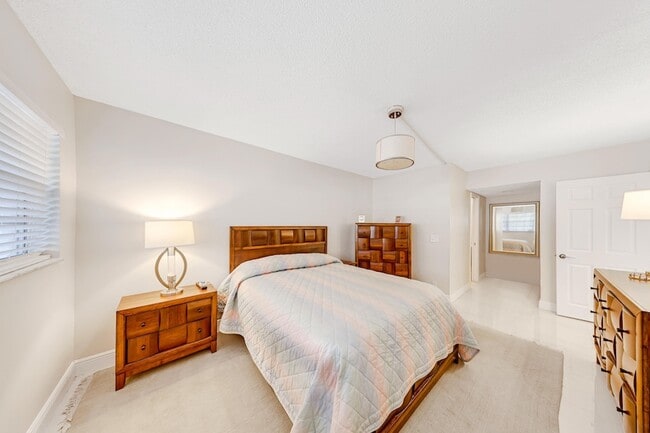 Building Photo - 3091 N Course Dr