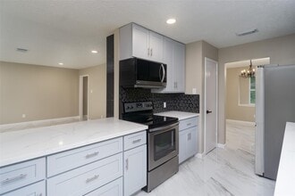 Building Photo - 16450 Parksley Dr