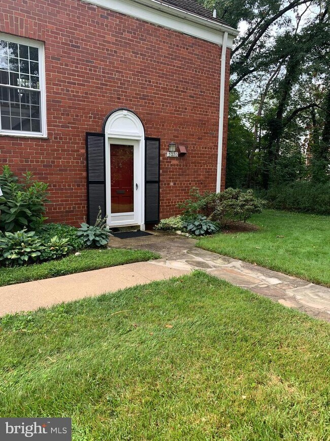 Building Photo - 3270 Martha Custis Dr
