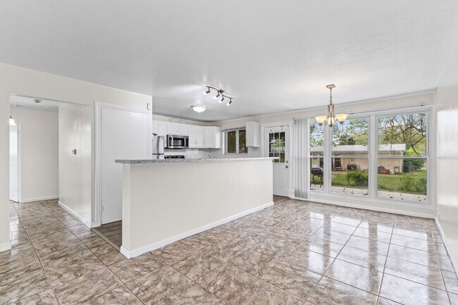 Foto del edificio - Newly Renovated 3BR + Finished Basement