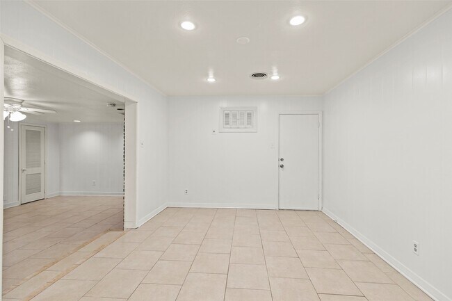 Foto del edificio - 2015 Wycliffe Dr