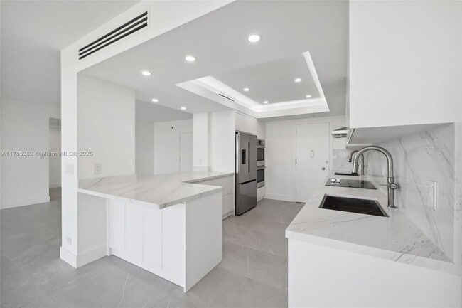 Building Photo - 5065 Collins Ave