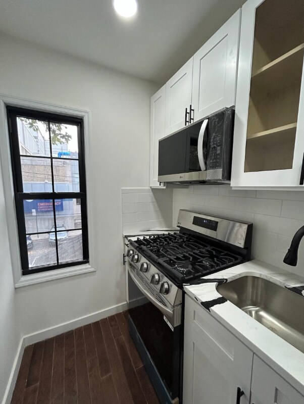 Building Photo - 87 E 37th St