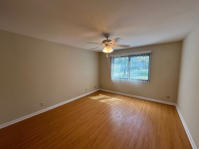 Foto del edificio - 430 S Niagara St