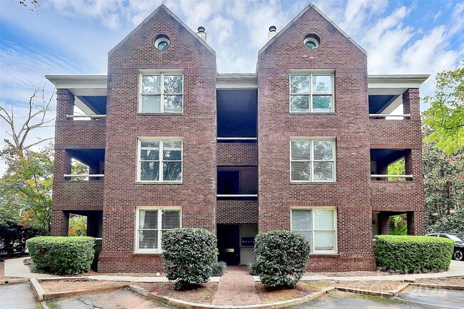Foto del edificio - 2220 Roswell Ave