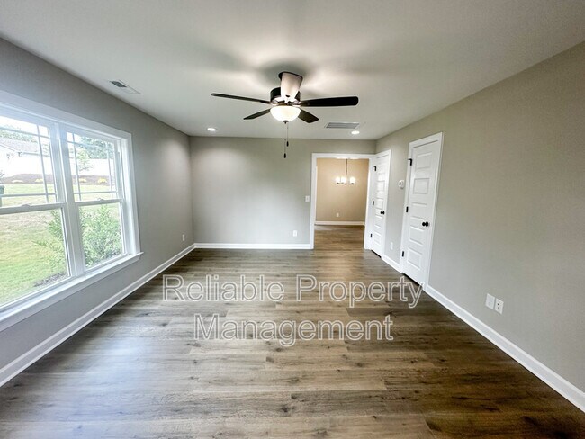 Foto del edificio - 916 Pond St