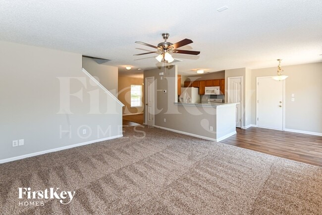 Foto del edificio - 8121 Chatham Oaks Dr