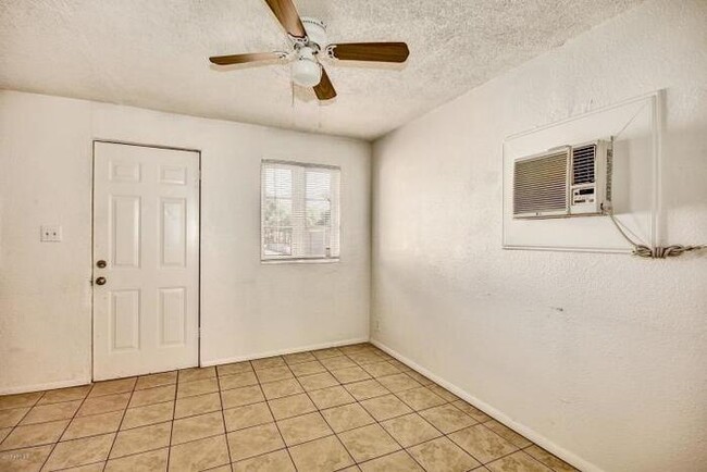 Foto del edificio - One Bed Apartment at 24th St/McDowell