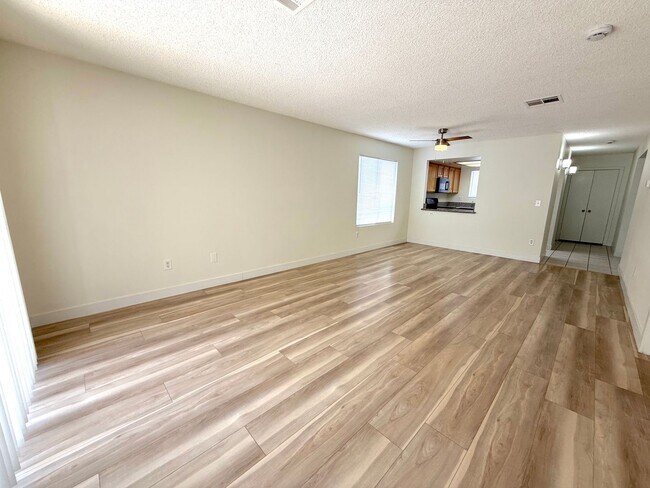 Foto del edificio - 7100 W Pirates Cove Rd