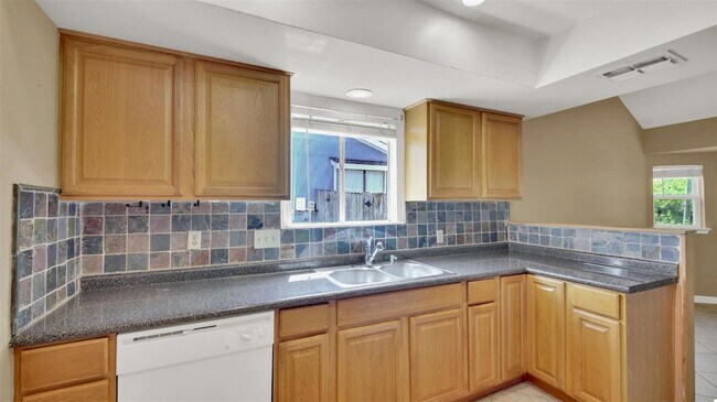 Building Photo - 408 Hillside Dr