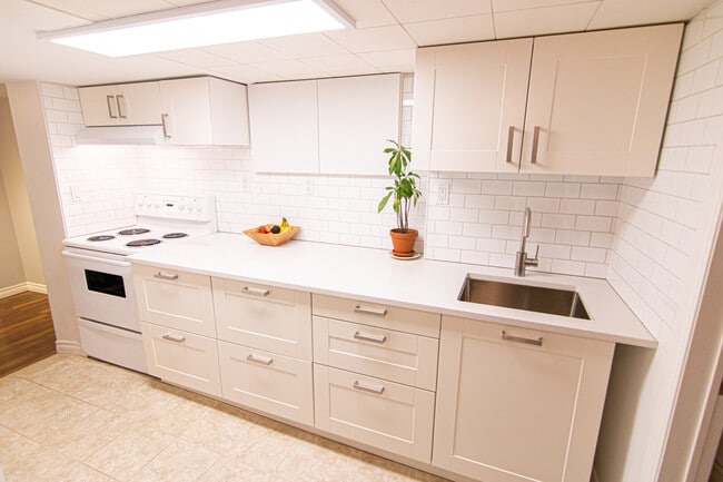 Cuisine - 72 Amsterdam Av