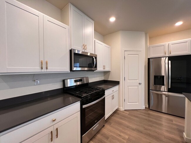 Foto del edificio - Beautiful newer, 4 Bedroom 2 Bath Home in Fernley