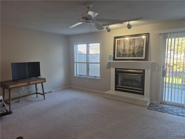 Foto del edificio - 331 Summerhaven Dr N