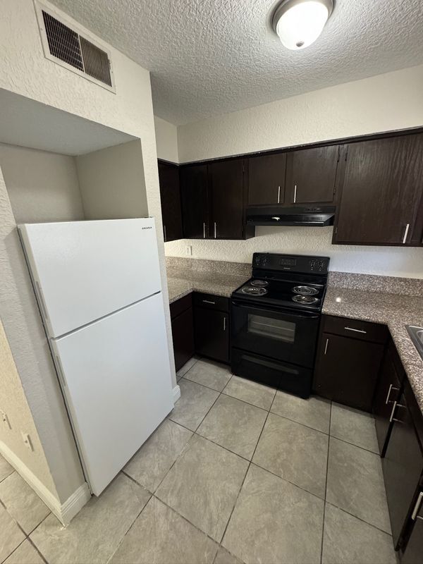 Foto del edificio - 1199 Bentley Rd