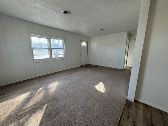 Building Photo - 720 Birch Dr