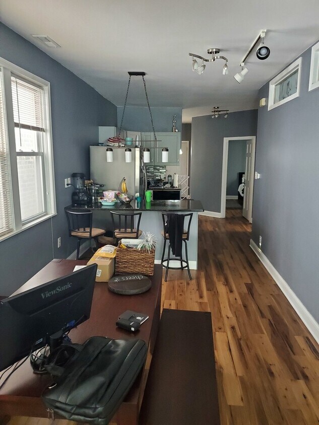 Foto del edificio - 2062 N Damen Ave