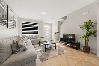 Building Photo - 1352 Siskin Wynd