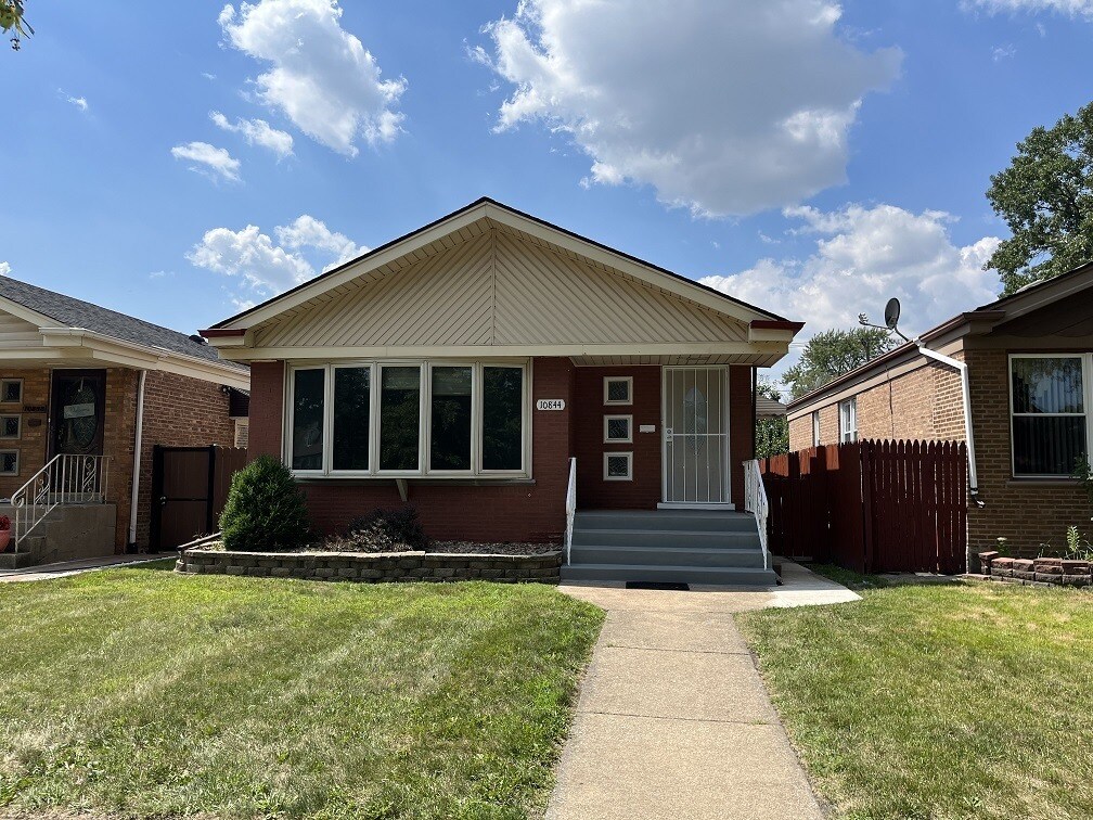 10844 S Avenue O, Chicago, IL 60617 House Rental in Chicago, IL