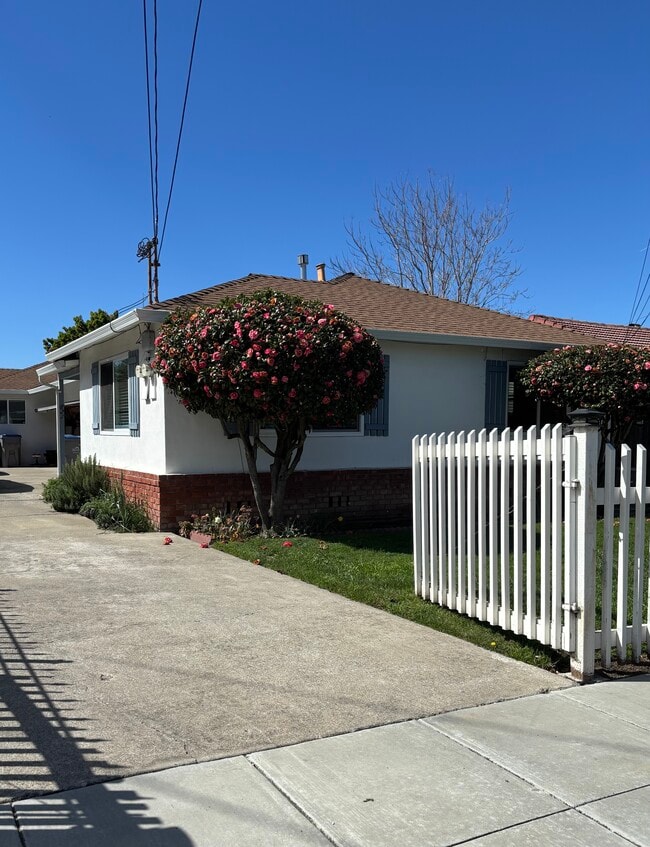 Building Photo - 821 N 17th St