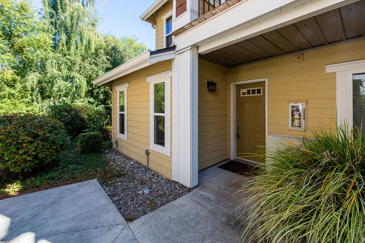Foto principal - Fabulous Lakemont 2 Bed Condo for Lease!