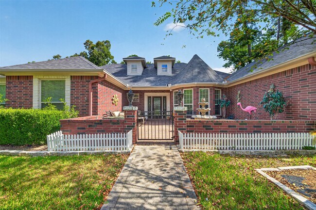 Building Photo - 2311 Flamingo St
