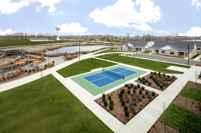 Pickleball court, walking/biking trails, pond and picnic spots. - Randall Residence at Gateway Park