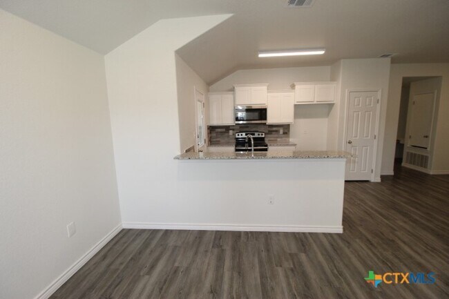 Foto del edificio - 118 Wind Ridge Dr