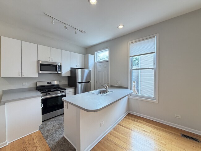Foto del edificio - 1129 N Winchester Ave