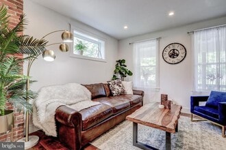 Building Photo - 354 New Holland Ave