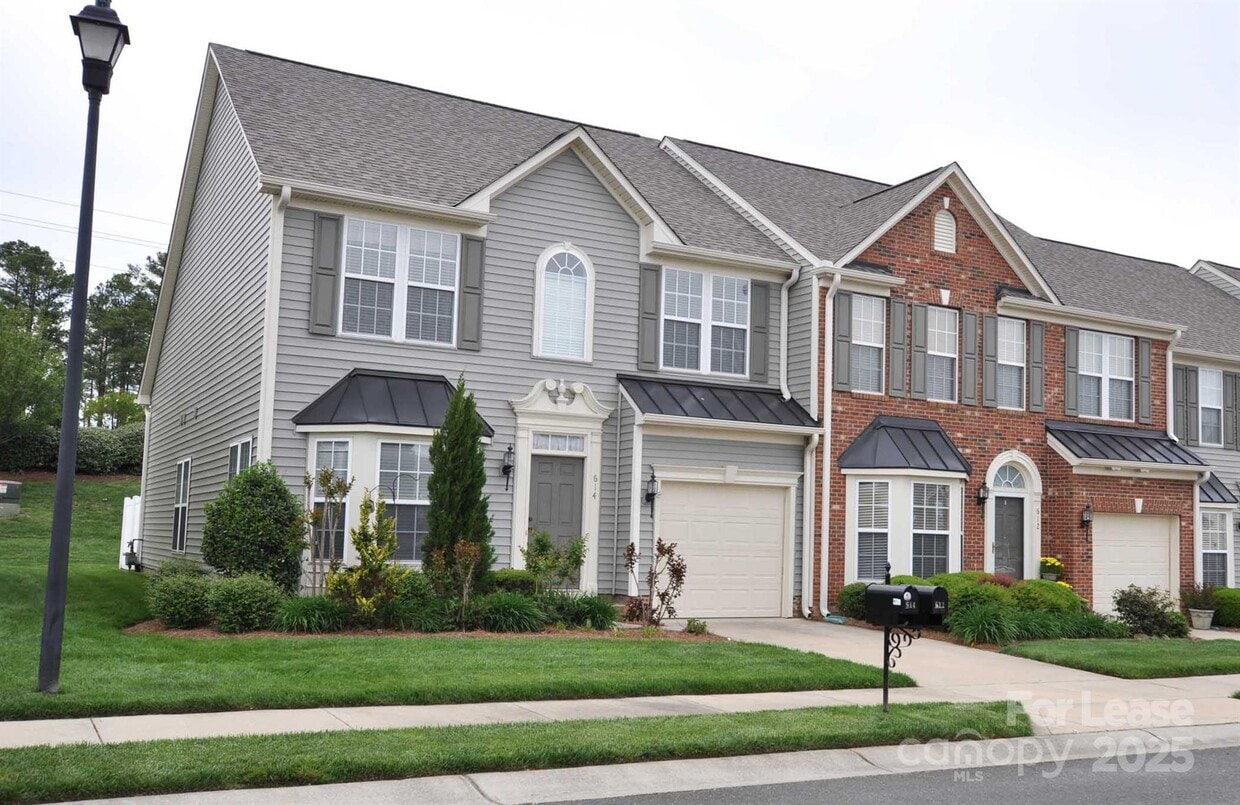 Primary Photo - 614 Bayou Cir