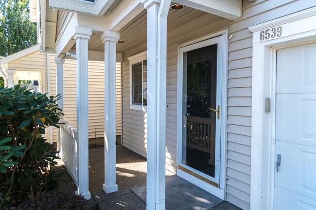 Photo - Beautiful Bethany 3 Bedroom Near Parks & Schools! House