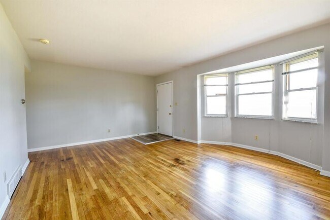 Building Photo - 5105 Kingshill Dr