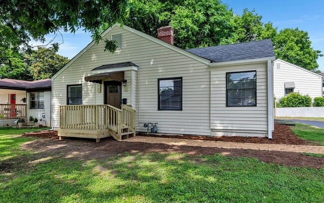 Foto del edificio - 741 Center Pl SW