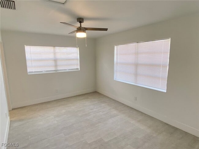 Foto del edificio - 317 Tarpon Dr