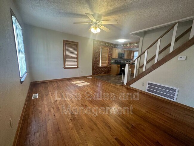 Foto del edificio - 231 E Myrtle Ln