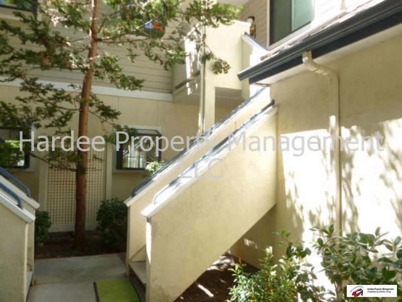 Foto principal - 905 E Riverpark Ln