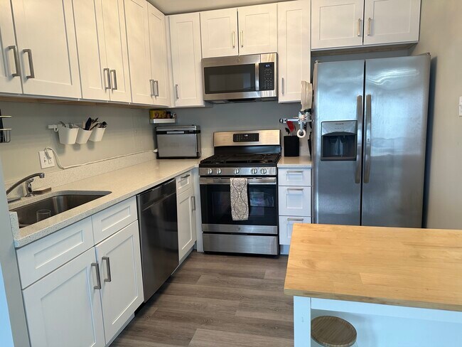Building Photo - 1401 E 55th St