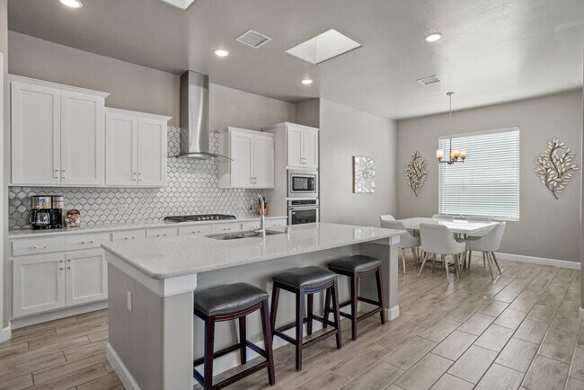 Building Photo - 13432 Emerald Rose Ct