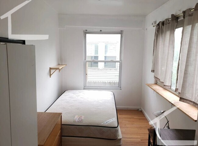 Foto del edificio - Close to Coolidge Corner, In-Unit Washer a...