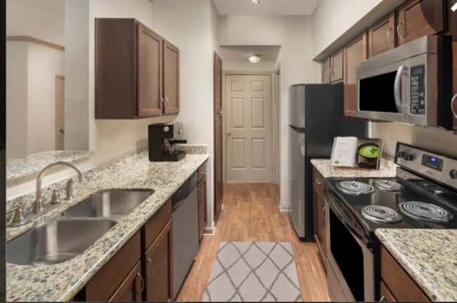 Building Photo - 702 Hadley St