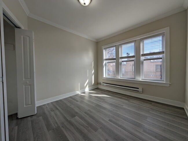 Building Photo - 3814 N Greenview Ave