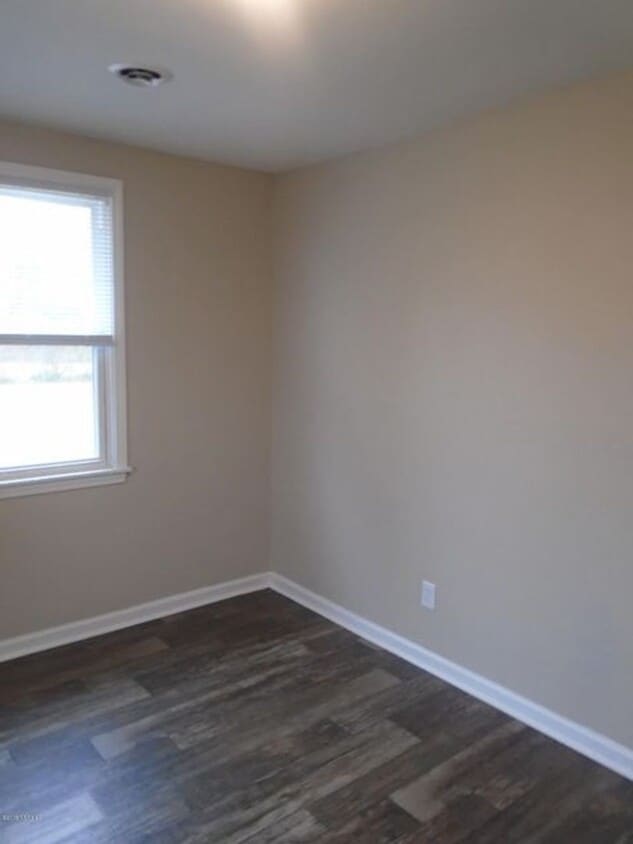 Primary Photo - Cute 2 bedroom, 1 bathroom duplex that is ...