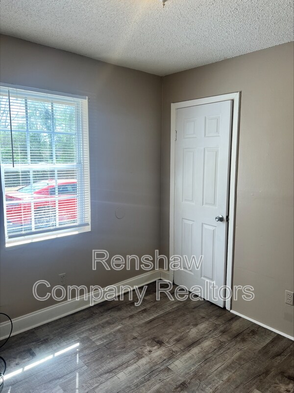 Building Photo - 1401 Meeks St