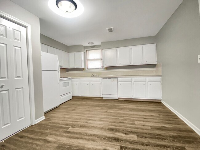 Foto del edificio - 4179 Oak Park Dr SE