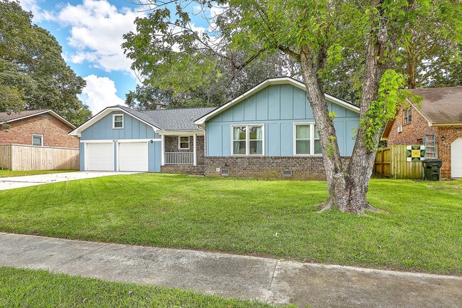 Building Photo - Ranch Style Ladson Home!!