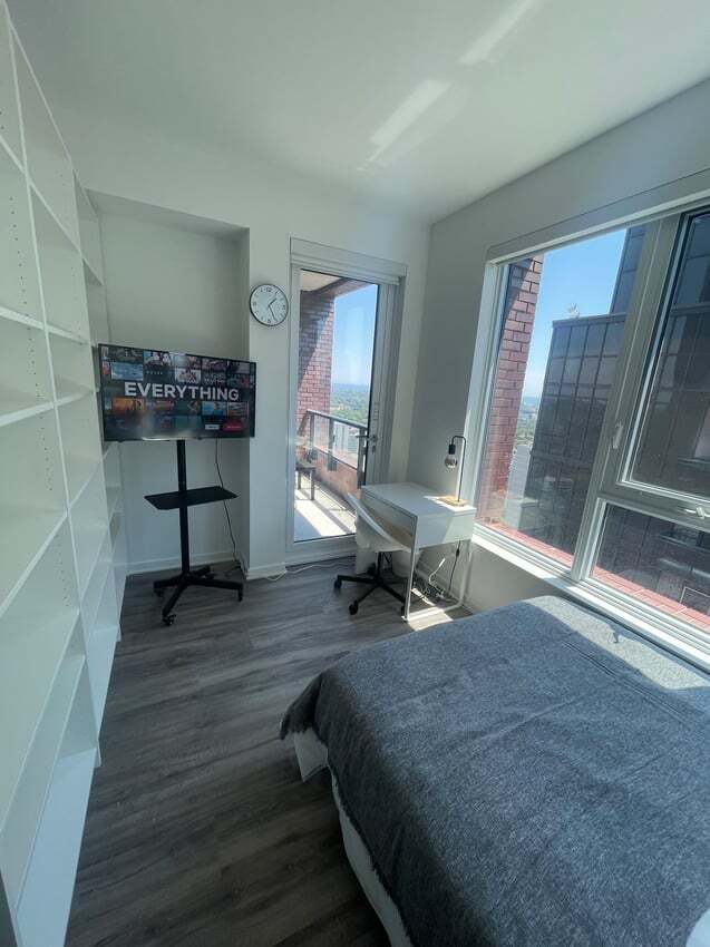 Building Photo - Flex Room - Selby St & Sherbourne St