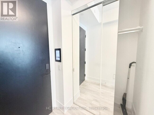 Building Photo - 470 Front St W