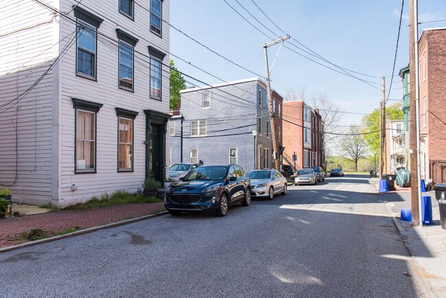 Building Photo - 127 Herr St