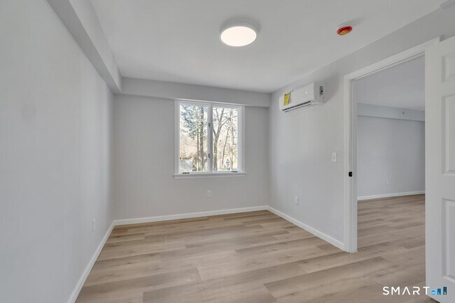 Foto del edificio - 192 Hartford Rd