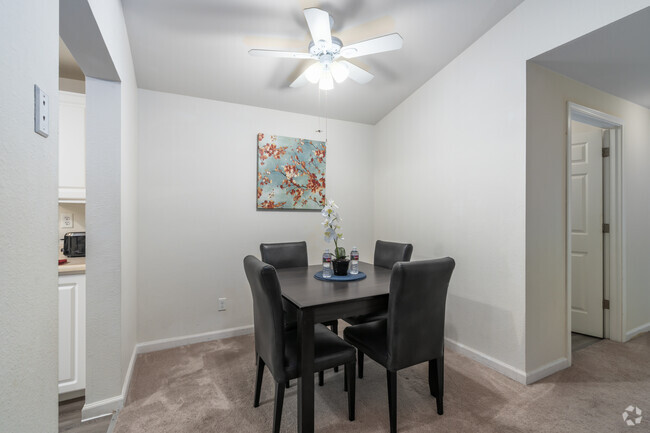 Dining Room - Timberlawn Apartments